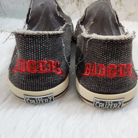 Wisconsin Badgers CRUZERZ Canvas Slip Ons - Picture 5 of 12